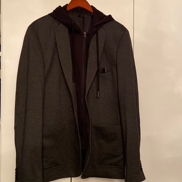 Men’s hooded sports coat! 🍁🍁